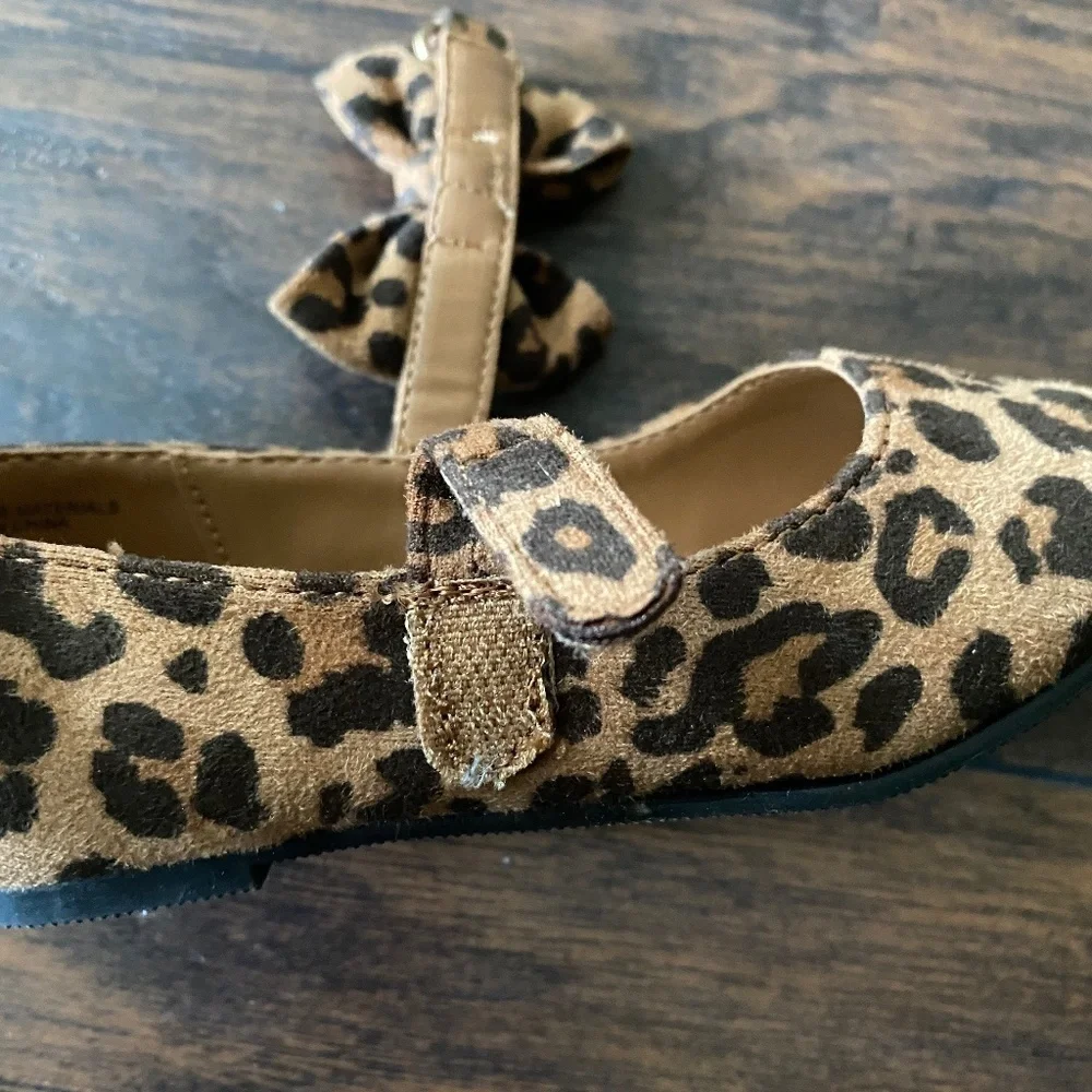 Girls Leopard Shoes Size 7M